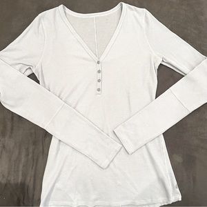 Lululemon Light Gray Henley sz 6